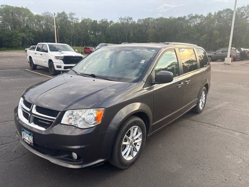 Used 2019 Dodge Grand Caravan SXT FWD image 3