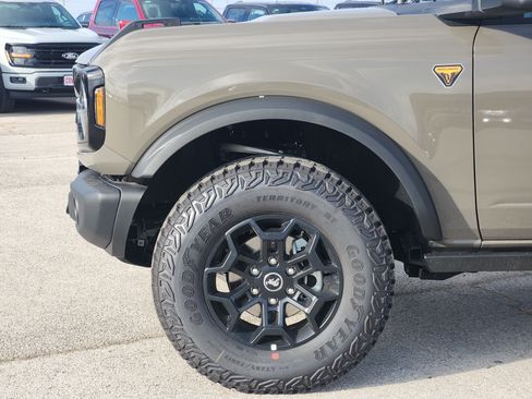 New 2026 Ford Bronco Badlands w/ Sasquatch Package AWD/4WD image 6