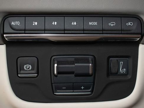 Used 2025 Cadillac Escalade ESV Sport Platinum w/ LPO, Floor Liner Package AWD/4WD image 37