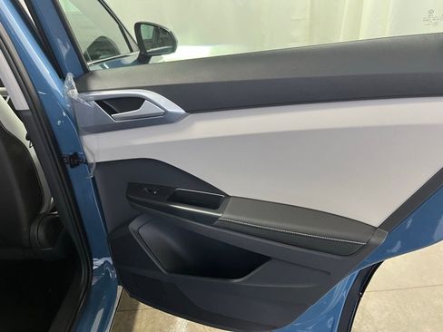 New 2026 Volkswagen Taos SE image 24