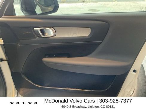 Used 2024 Volvo XC40 B5 Ultimate AWD/4WD image 6