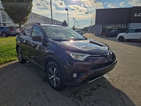 Used 2018 Toyota RAV4 XLE AWD/4WD image 1