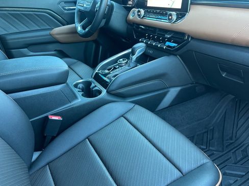 Used 2023 GMC Canyon AT4 w/ AT4 Premium Package AWD/4WD image 17