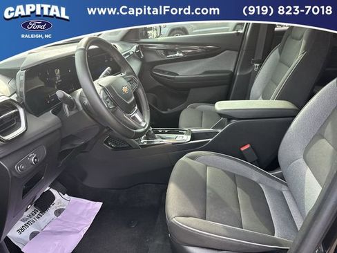 Used 2024 Chevrolet TrailBlazer LT w/ LT Cold Weather Package image 17