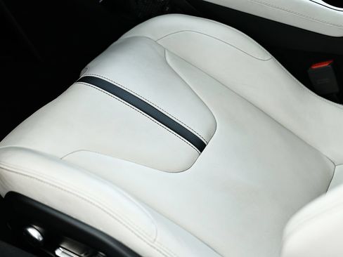 Used 2025 Lotus Emira RWD image 33