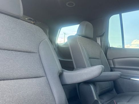 Used 2025 Chevrolet Traverse LT FWD image 33