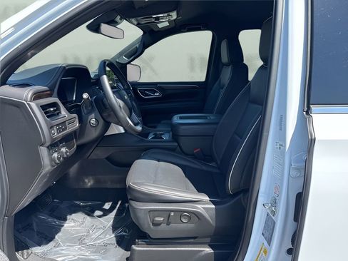 Used 2023 Chevrolet Suburban Premier AWD/4WD image 9