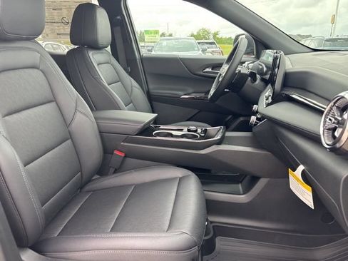 New 2026 Chevrolet Equinox LT w/ Convenience Package II FWD image 11
