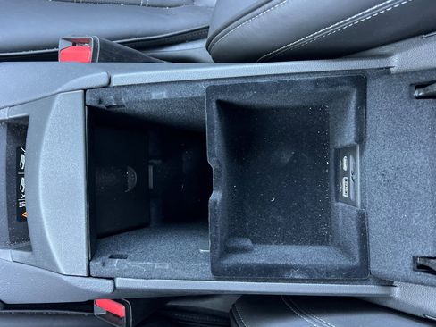 Certified 2024 Cadillac XT6 Sport w/ Platinum Package image 32