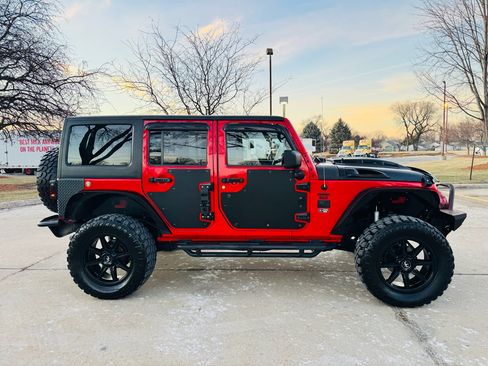 Used 2012 Jeep Wrangler Unlimited Sport image 2