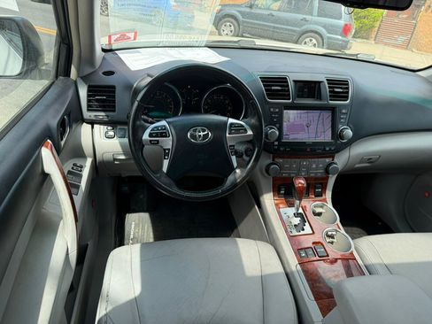 Used 2011 Toyota Highlander Limited w/ Tow Pkg image 13
