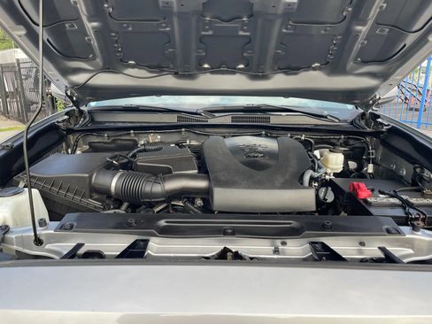 Used 2021 Toyota Tacoma SR5 AWD/4WD image 10