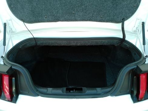 Used 2019 Ford Mustang GT Premium RWD image 28