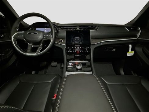 New 2025 Jeep Grand Cherokee L Limited image 6