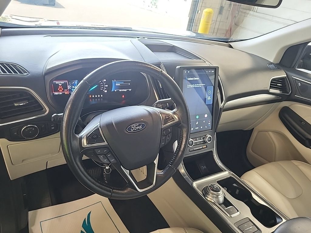 Used 2022 Ford Edge Titanium AWD/4WD image 6
