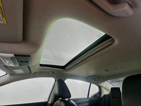 Used 2024 Nissan Sentra SR w/ SR Premium Package image 25