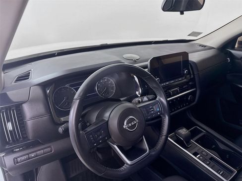 Used 2024 Nissan Pathfinder SV image 9