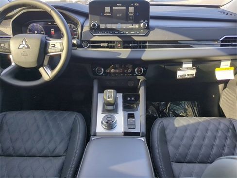 New 2025 Mitsubishi Outlander SEL image 18
