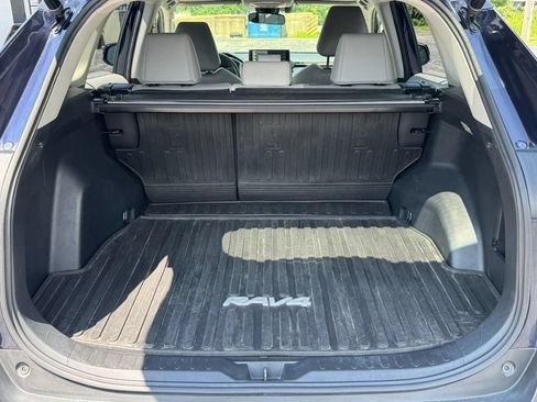 Used 2019 Toyota RAV4 XLE Premium w/ Cold Weather Package AWD/4WD image 7