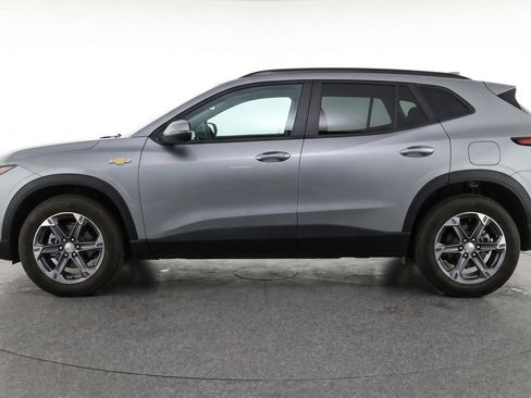 Used 2025 Chevrolet Blazer LT FWD image 5