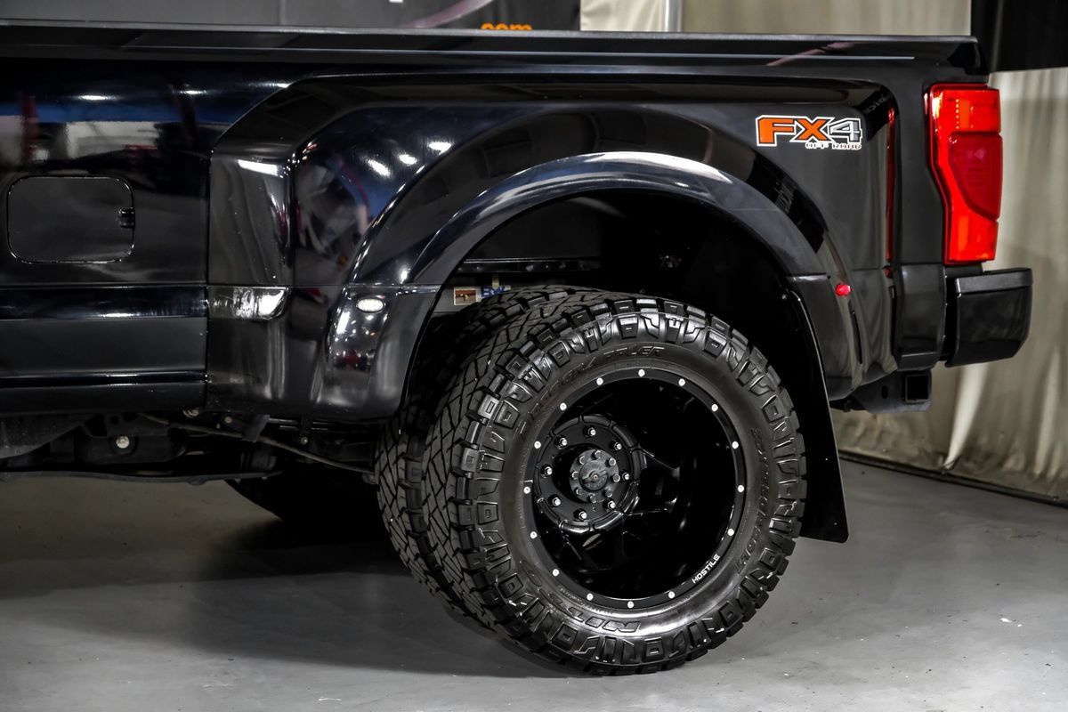 Used 2020 Ford F350 Platinum w/ FX4 Off-Road Package AWD/4WD image 13