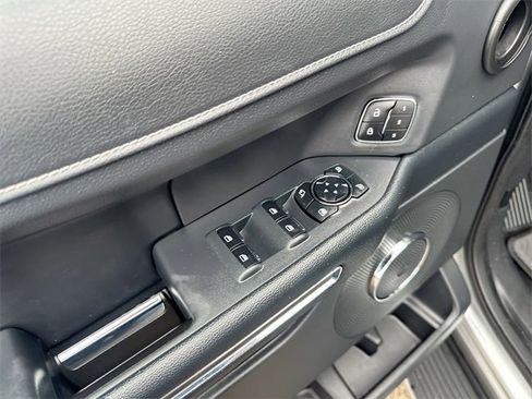 Used 2023 Ford Expedition XLT image 19
