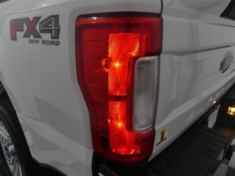 Used 2017 Ford F250 XL w/ Power Equipment Group AWD/4WD image 12