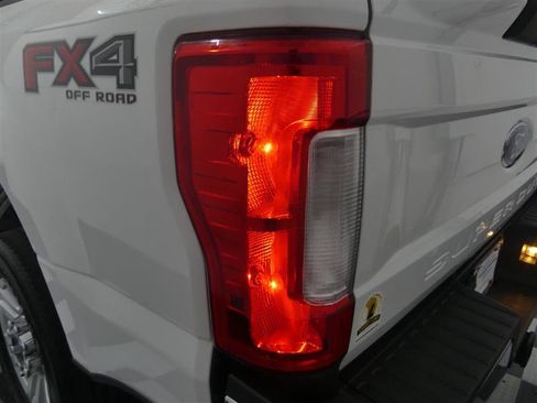 Used 2017 Ford F250 XL w/ Power Equipment Group AWD/4WD image 12