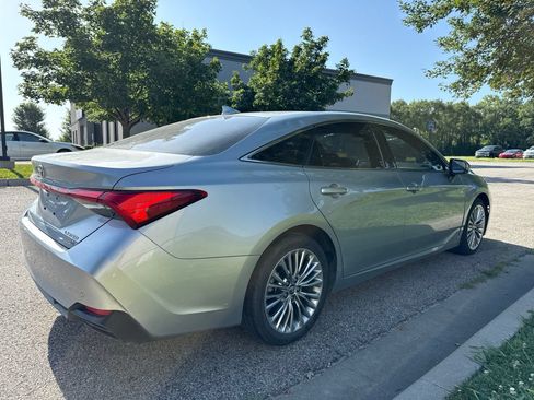 Used 2020 Toyota Avalon Limited w/ Advanced Safety Package FWD image 5