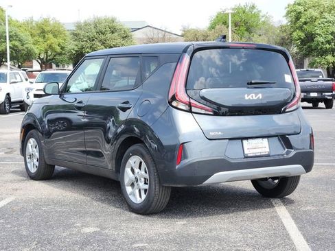 Used 2025 Kia Soul LX image 3