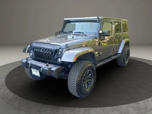 Used 2014 Jeep Wrangler Unlimited Sahara w/ Dual Top Group AWD/4WD image 8