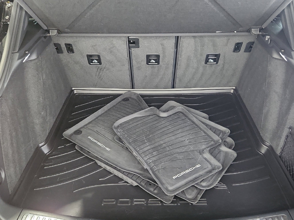 Certified 2026 Porsche Macan AWD/4WD image 29