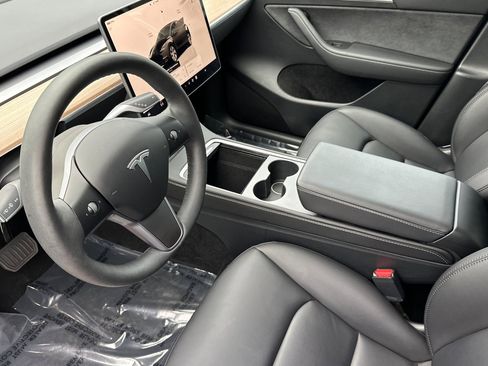 Used 2023 Tesla Model Y Long Range image 13
