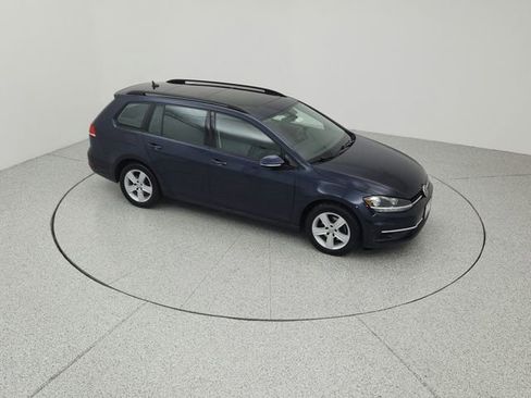 Used 2018 Volkswagen Golf SE image 14