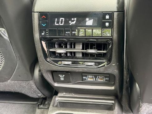 Used 2021 Jeep Grand Cherokee L Limited AWD/4WD image 15