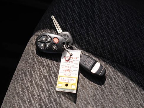 Used 2014 Toyota Sienna SE FWD image 45