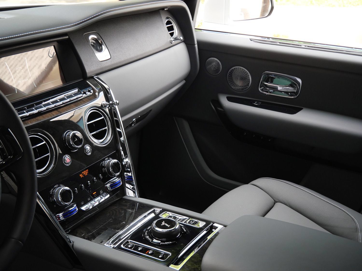 Certified 2024 Rolls-Royce Cullinan w/ Cullinan Package AWD/4WD image 24