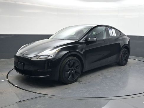 Used 2025 Tesla Model Y Long Range image 8