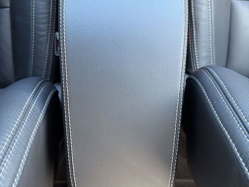 Used 2025 Volvo XC40 B5 Plus image 33