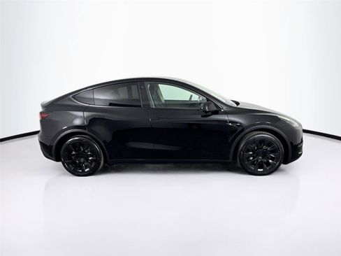 Used 2021 Tesla Model Y Long Range image 11