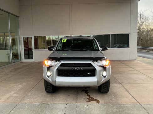 Used 2015 Toyota 4Runner SR5 image 2
