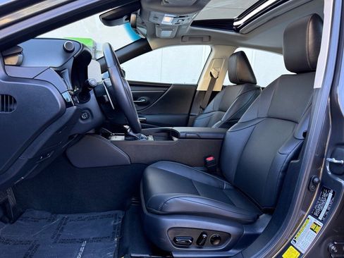 Certified 2025 Lexus ES 300h w/ Premium Package image 17