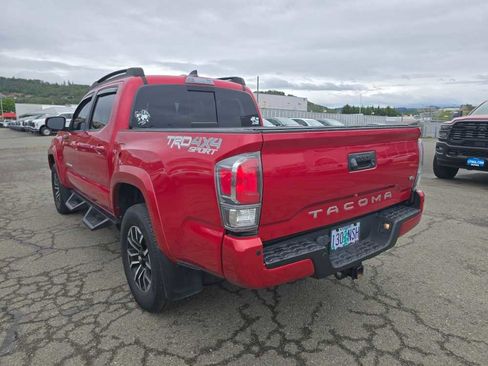 Used 2020 Toyota Tacoma TRD Sport w/ TRD Premium Sport Package AWD/4WD image 9