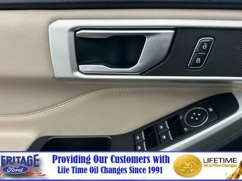 Certified 2022 Ford Explorer XLT image 11