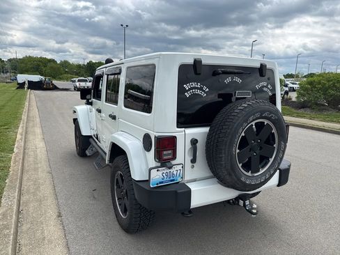 Used 2012 Jeep Wrangler Unlimited Sahara AWD/4WD image 4