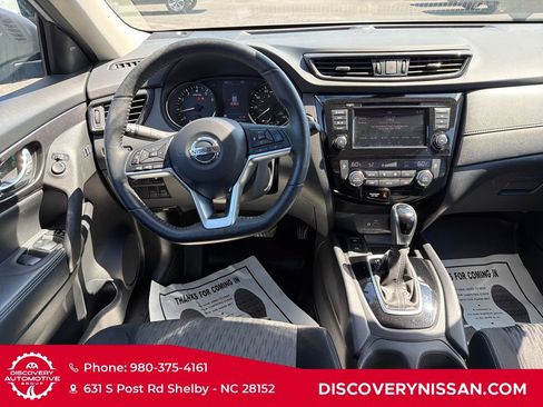 Used 2019 Nissan Rogue SV w/ Premium Package FWD image 32
