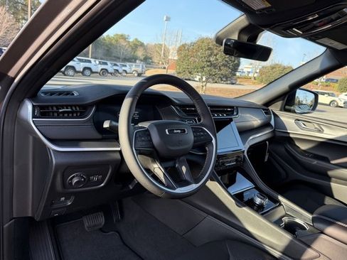 New 2025 Jeep Grand Cherokee Laredo X w/ Luxury Tech Group I image 16