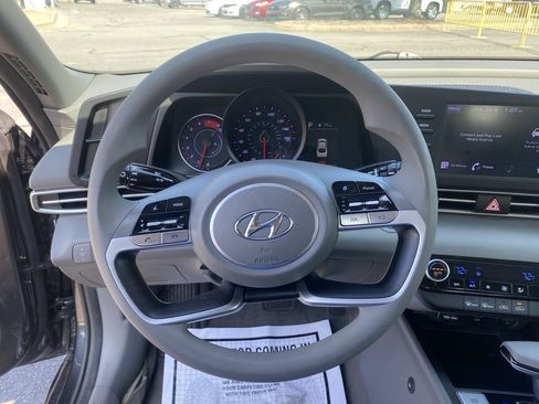 Used 2023 Hyundai Elantra SEL w/ Preferred Accessory Package image 18