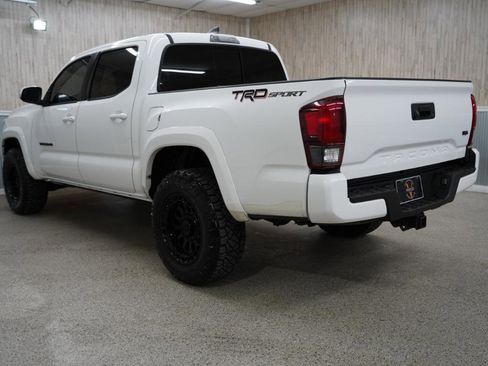 Used 2018 Toyota Tacoma TRD Sport image 7