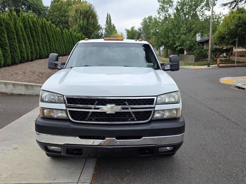 Used 2006 Chevrolet Silverado 3500 LT w/ Heavy-Duty Power Package image 16